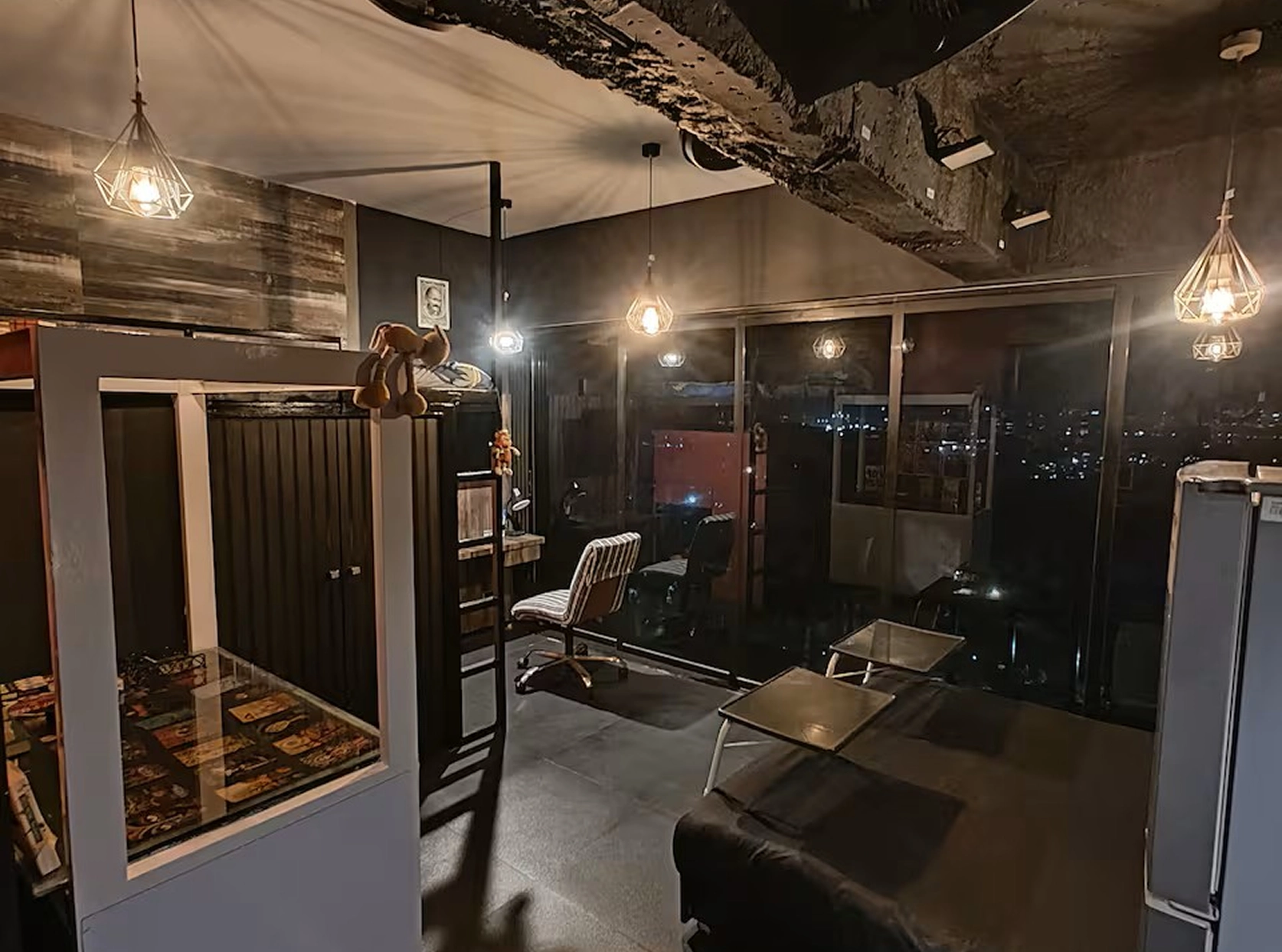 Cave in the Forest w/Stunning Lake View