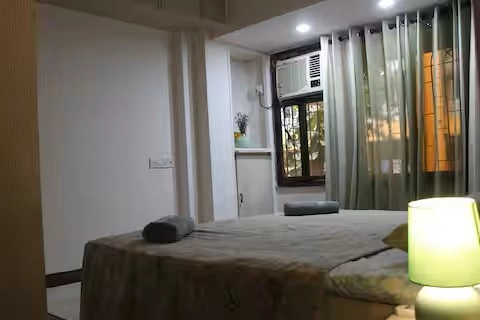 Spacious room in prime location